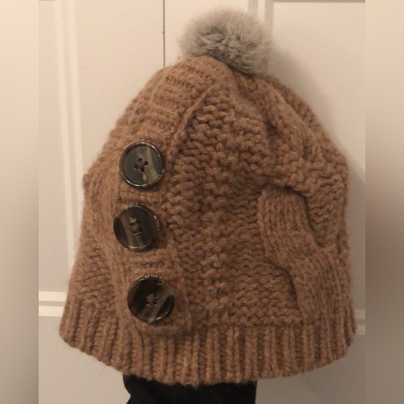 Wool hat with fur pompom - Picture 2 of 6